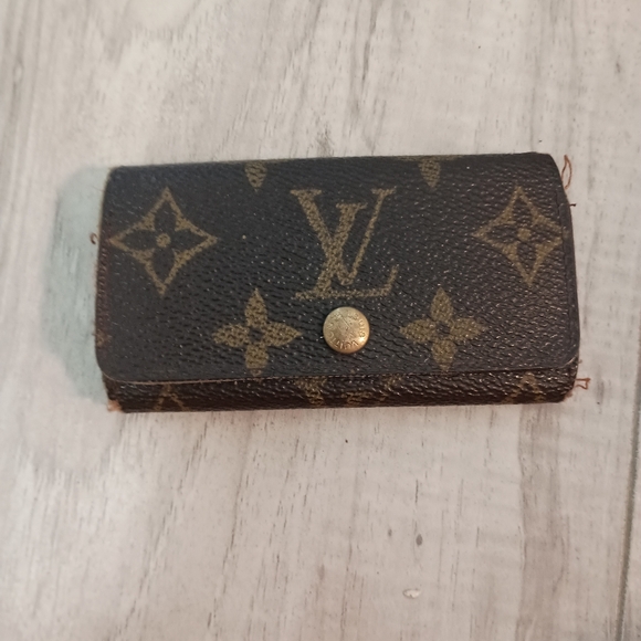 Louis Vuitton Monogram Key Case - Picture 1 of 10